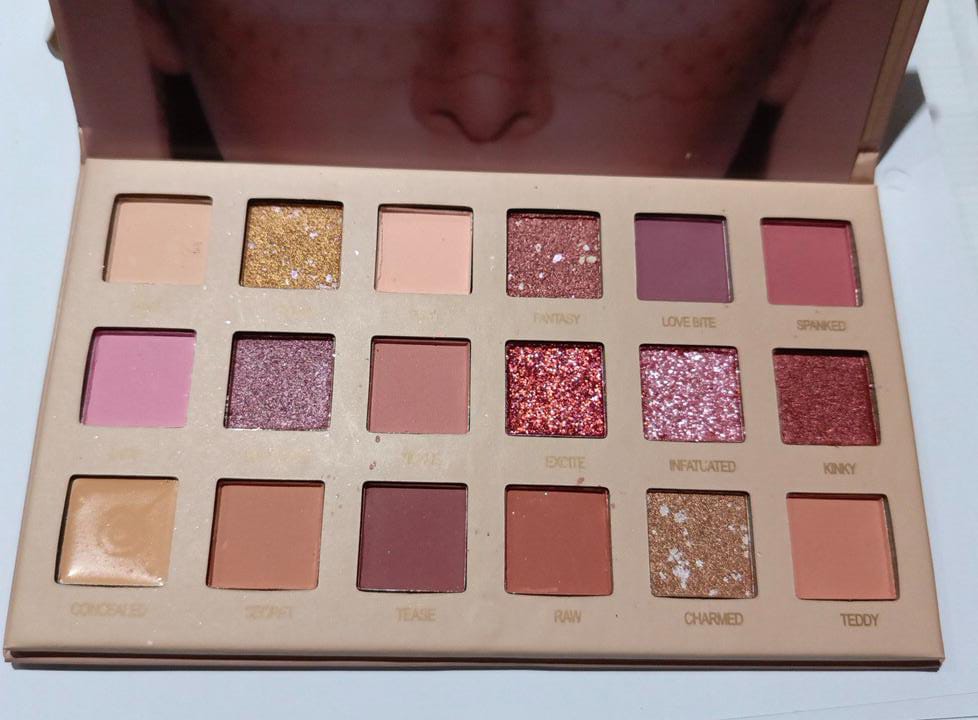 18 colors Nude Eyeshadow palette